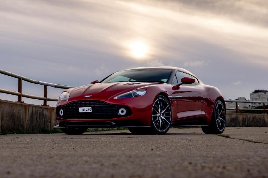  Aston Martin Vanquish Zagato 2017 года  (UK) (фото 9 из 43)
